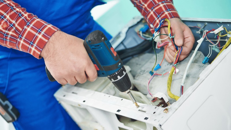 Çiğli Bosch Bosch çamaşır makinesi kart tamiri – Su almama arızası orijinal parça ile giderildi. - Teknik servis örneği